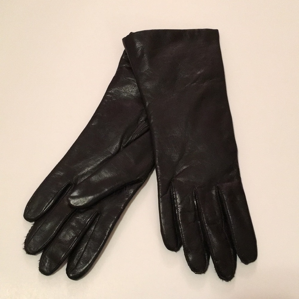 Women’s black leather gloves